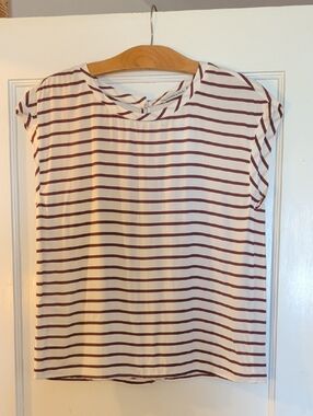 NWT Abercrombie & Fitch Cream Tee with Maroon Stripes, Sz XS